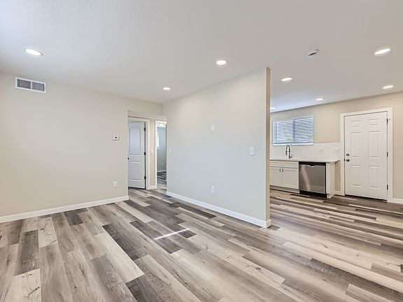 3rd image of 2545 Kenton St #D