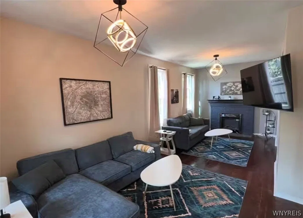 4 bed, 2.0 bath, 1504 sqft, $3,400 — Photo 3