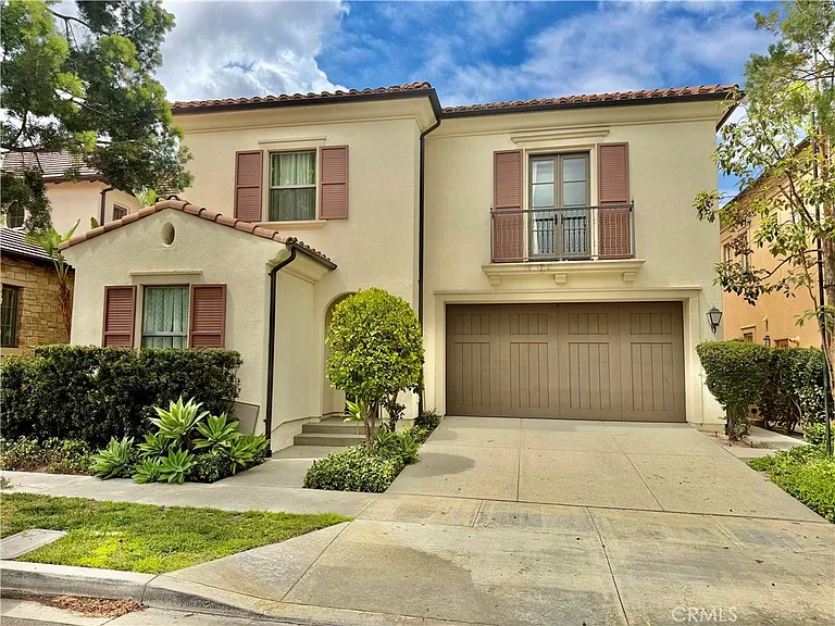 102 Chestnut Grv — Photo 1
