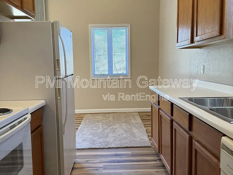 131 Primrose Dr #B — Photo 6