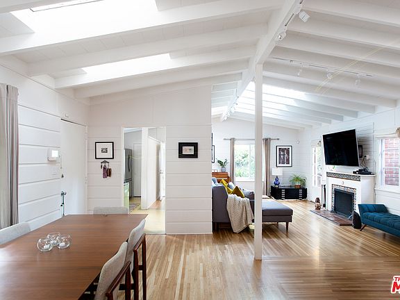 3rd image of 1840 N Beverly Glen Blvd