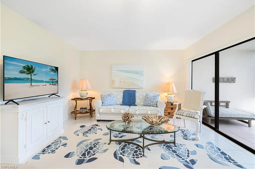 2 bed, 2.0 bath, 1350 sqft, $7,300 — Photo 2