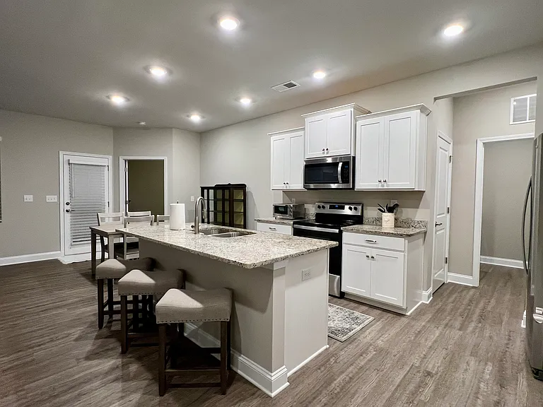 4612 Grove Manor Dr — Photo 4
