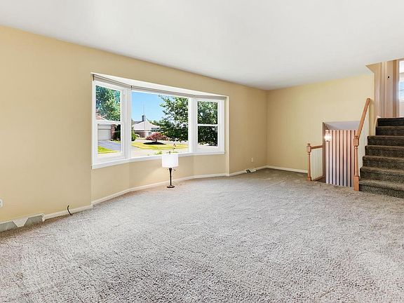 5th image of 1100 Lilac Ln