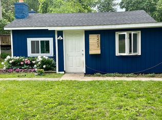 6403 Woodland Rd, Whitmore Lake, MI 48189