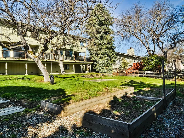 1043 Tamara Cir — Photo 15