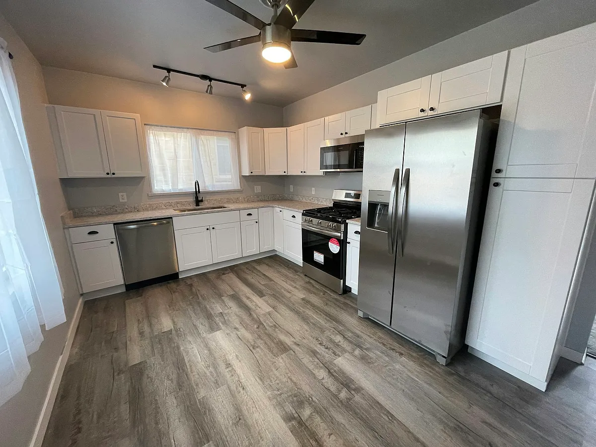 Kitchen - All New! - 826 S Washington St