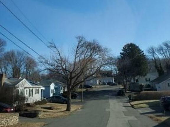 Exterior Neighborhood (street photo)