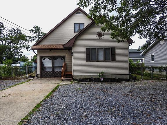 4th image of 1477 Delaware Ave
