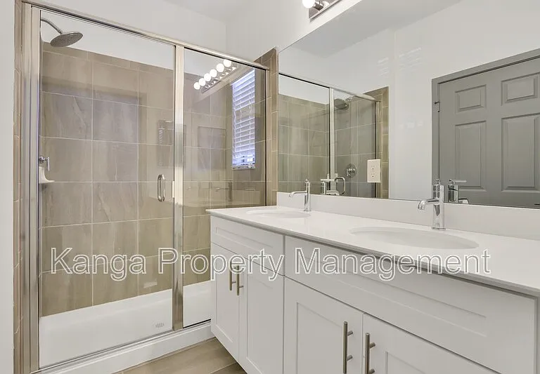540 NE 14th Ct #104 — Photo 9