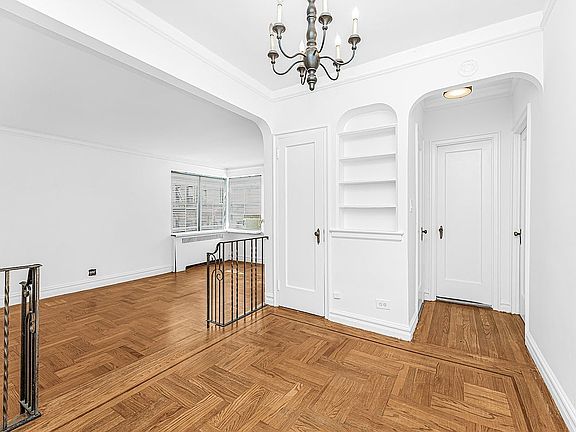 5th image of 23 Chittenden Ave #4C