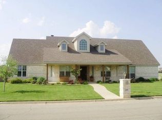 205 Silver Spur Trl, Mc Gregor, TX 76657