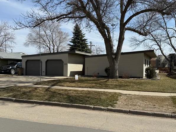 115 18th St SW, Minot, ND 58701
