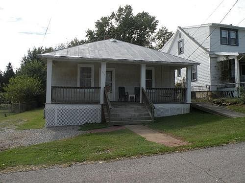 1st image of 823 Mississippi Ave NE