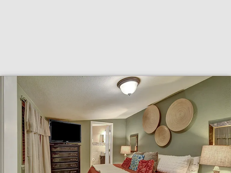 1315 S Wolff St — Photo 18
