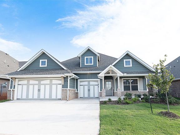 2nd image of 924 Damask Dr