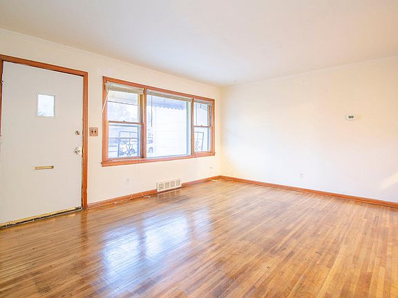 4th image of 1407 N Evanston Ave