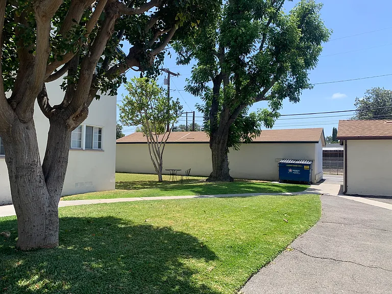 1196 W Valencia Dr #E — Photo 16