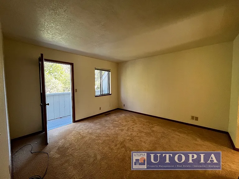 2726 Hampton Ln — Photo 32