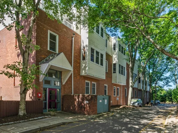 218 Thorndike St #108B, Cambridge, MA 02141
