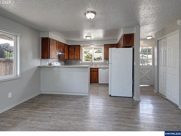 3rd image of 546 48th Ct SE