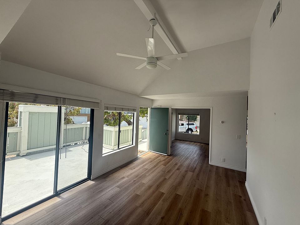 Living Room with ceiling fan