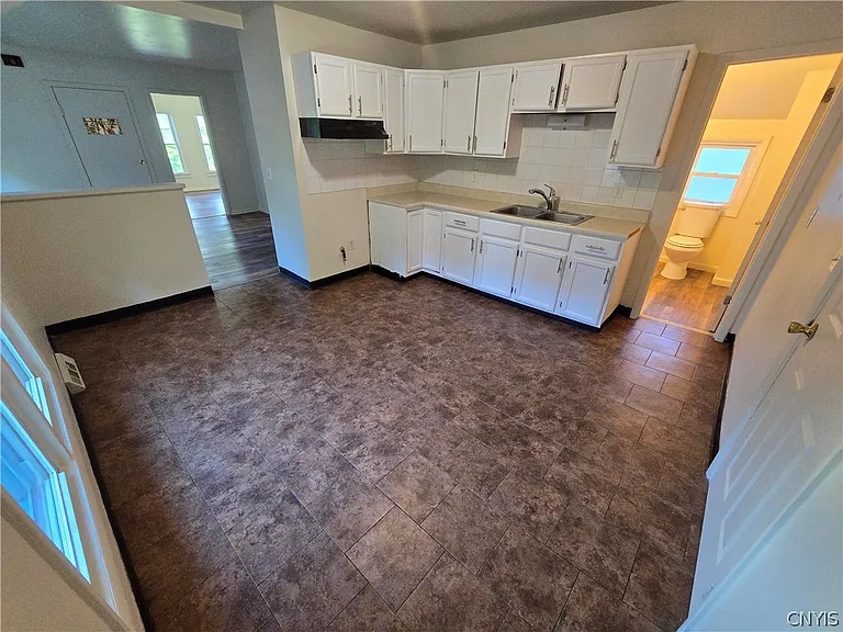 112 Helen St — Photo 12