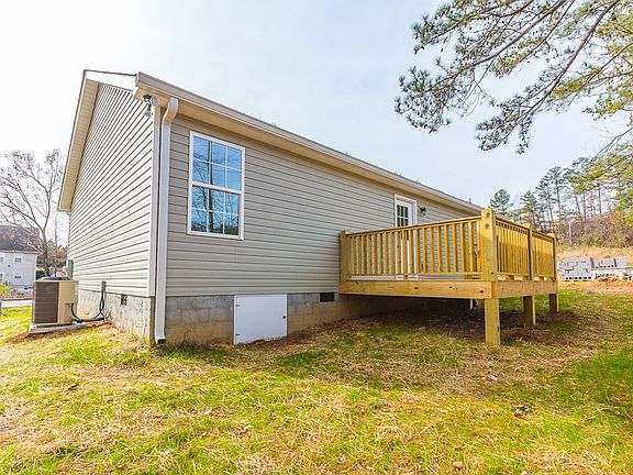 3rd image of 171 Roslyn Ct