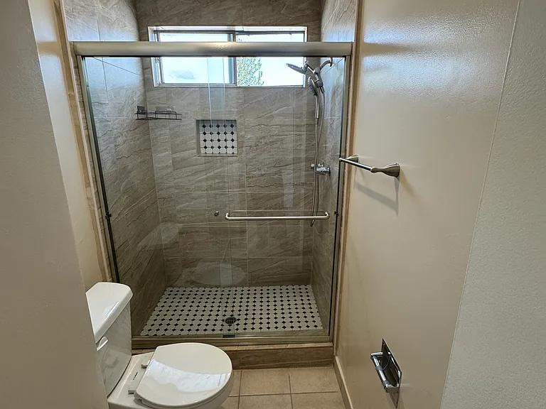 1040 N Laurel Ave #5 — Photo 13