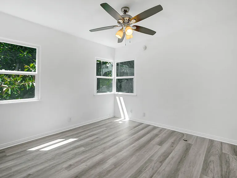 Wilcox Apartments — Photo 15