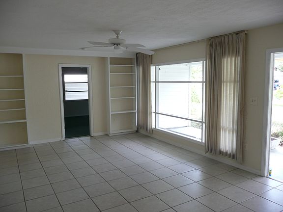 3rd image of 510 S Pelican Dr