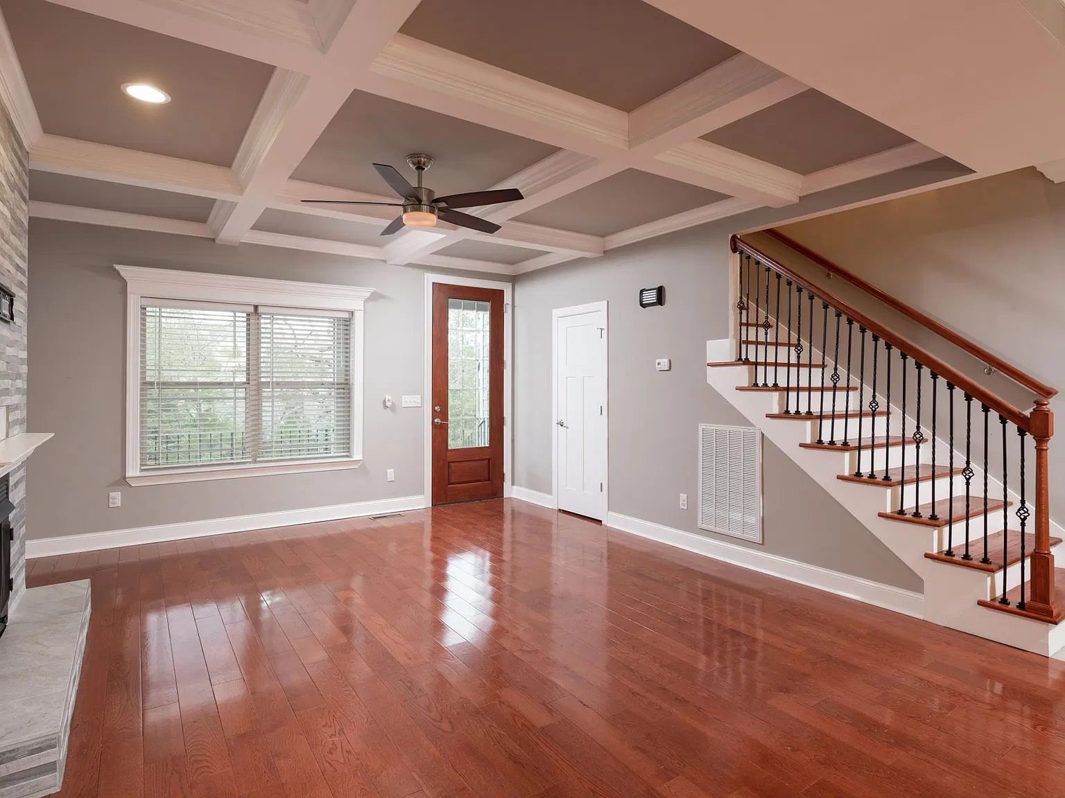 5 bed, 3.5 bath, 2700 sqft, $2,900 — Photo 4