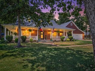 233 Saint Andrews Dr E, Mabank, TX 75156