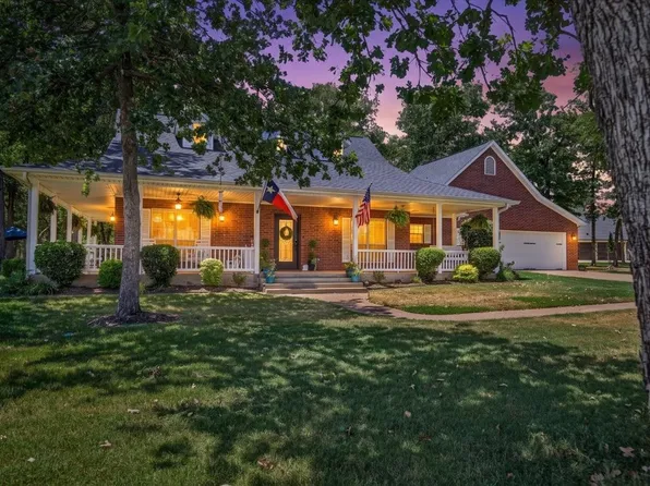 233 Saint Andrews Dr E, Mabank, TX 75156