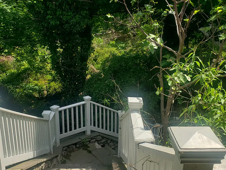 Stairs from front balcony to driveway.