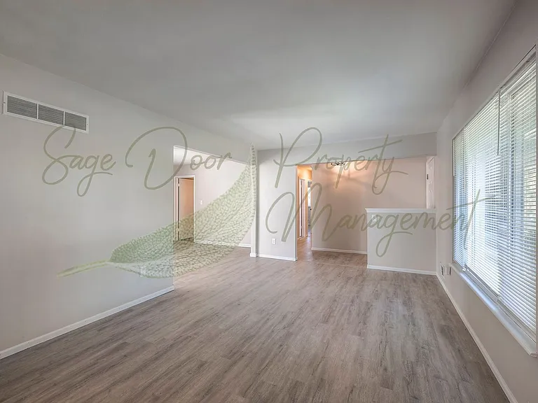 11913 Sycamore Ave — Photo 21
