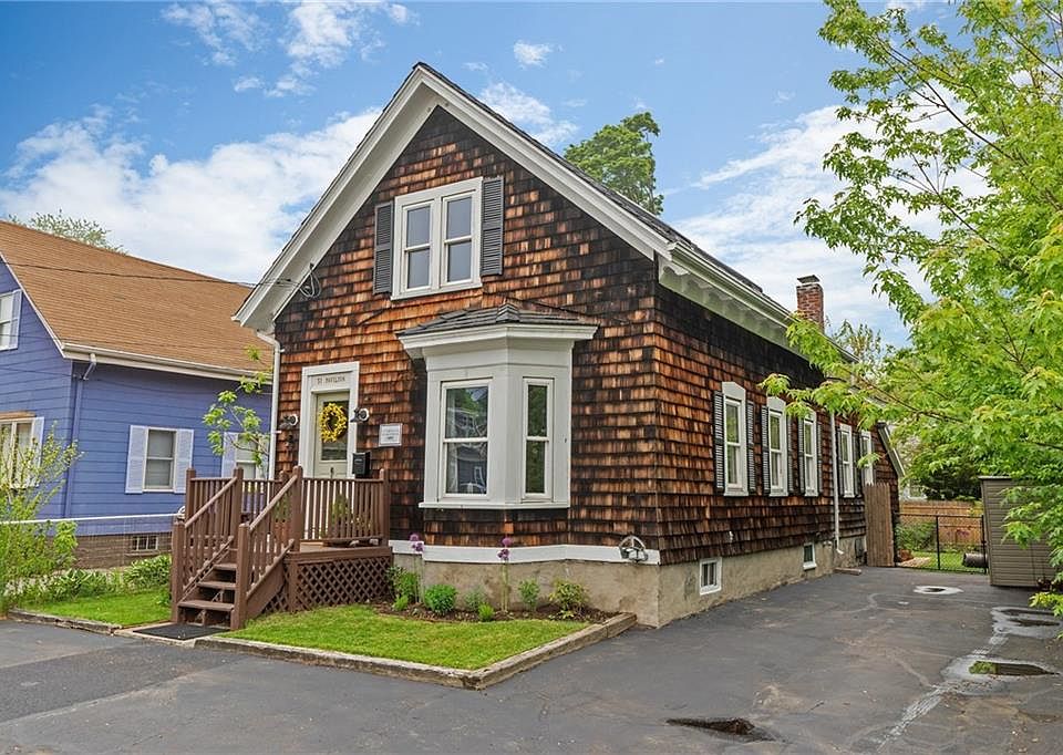 2nd image of 51 Pavilion Ave