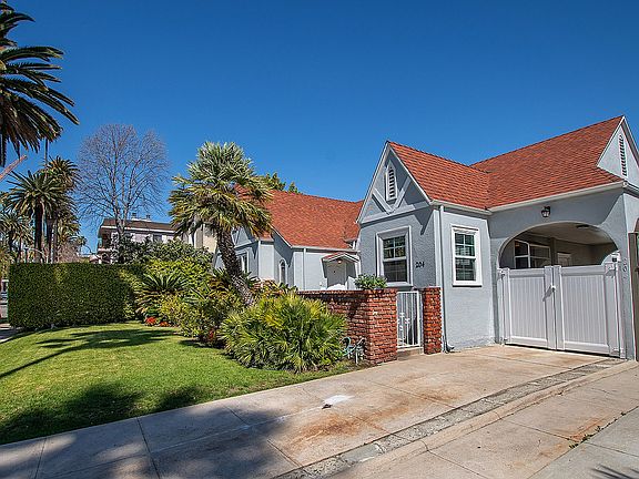3rd image of 204 S Palm Dr