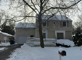 1009 Red Oak Ln, Appleton, WI 54915