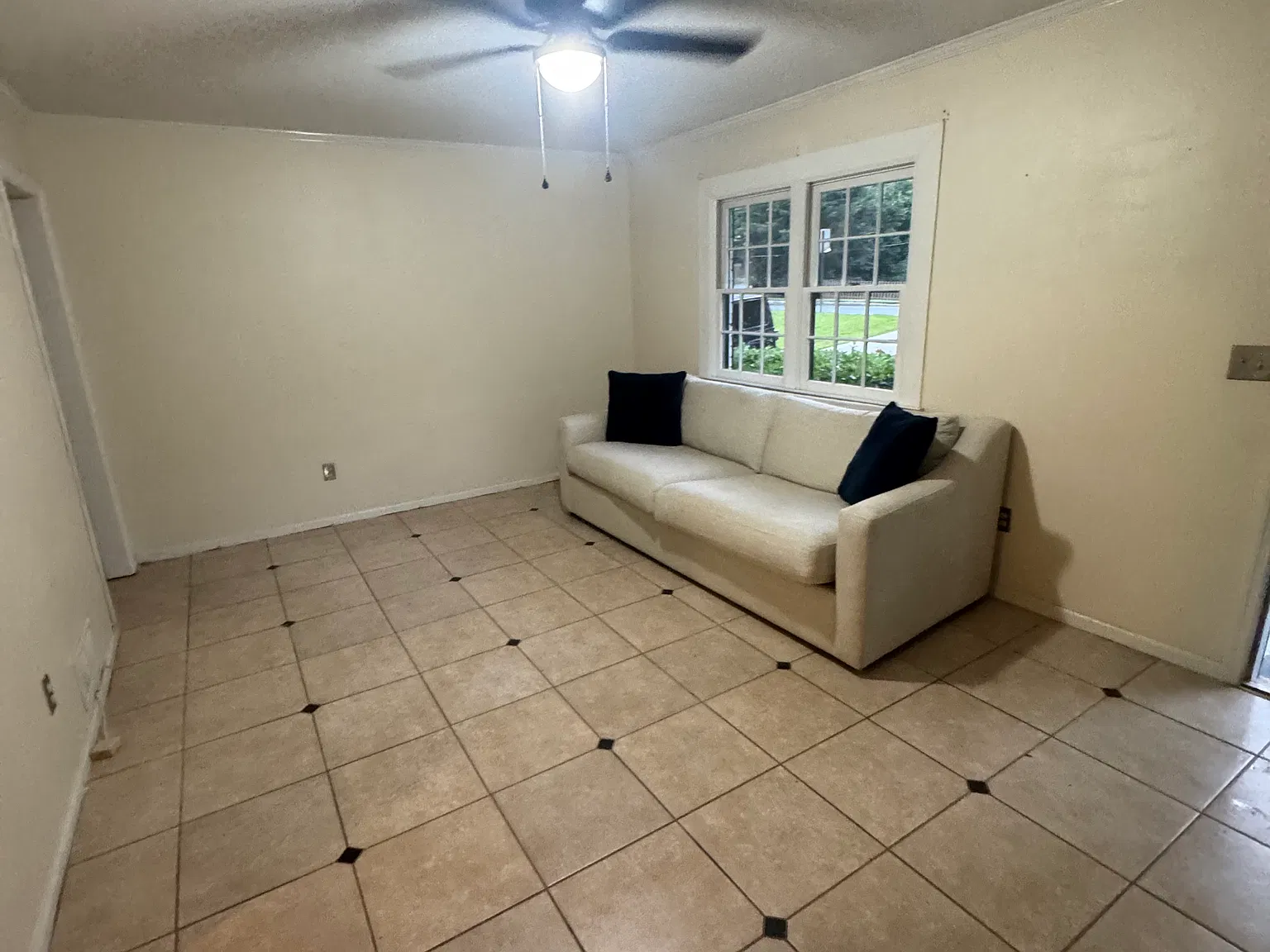 2 bed, 884 sqft, $1,950 — Photo 2