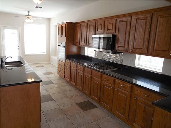 4th image of 2318 Lantana Dr