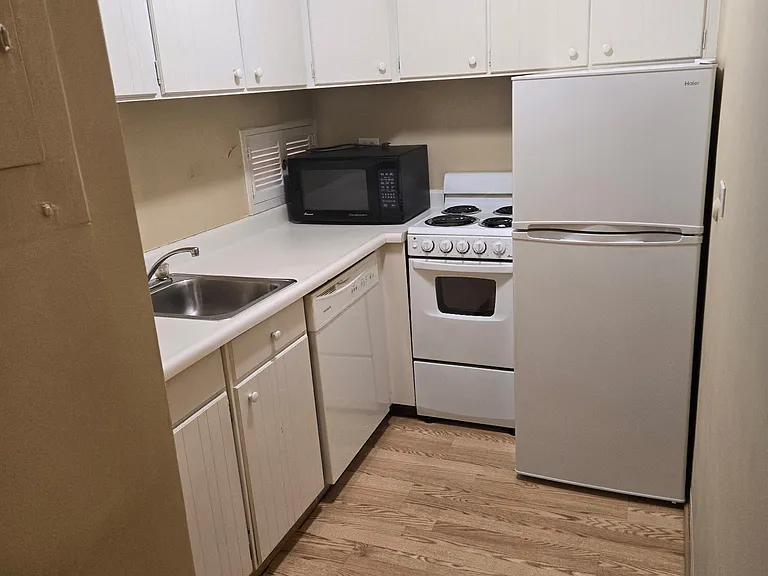 112 Washington Pl #6 — Photo 6