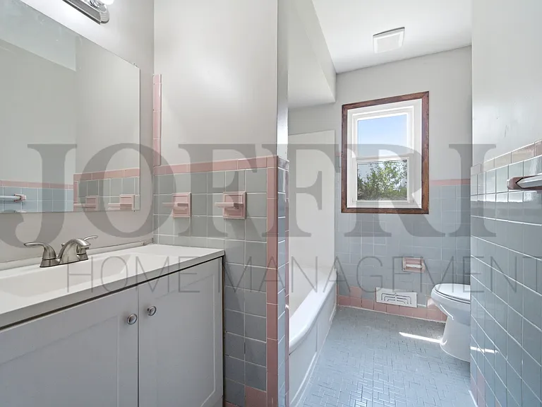 19604 Holiday Ln — Photo 9