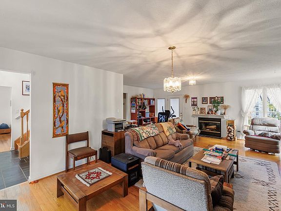 4th image of 100 Winns Cir