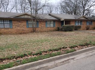 901 Lancelot Dr, Russellville, AR 72801
