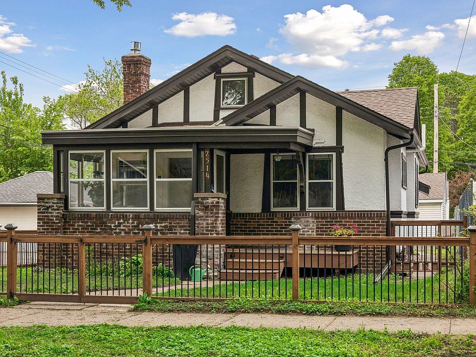1st image of 2514 Hayes St NE