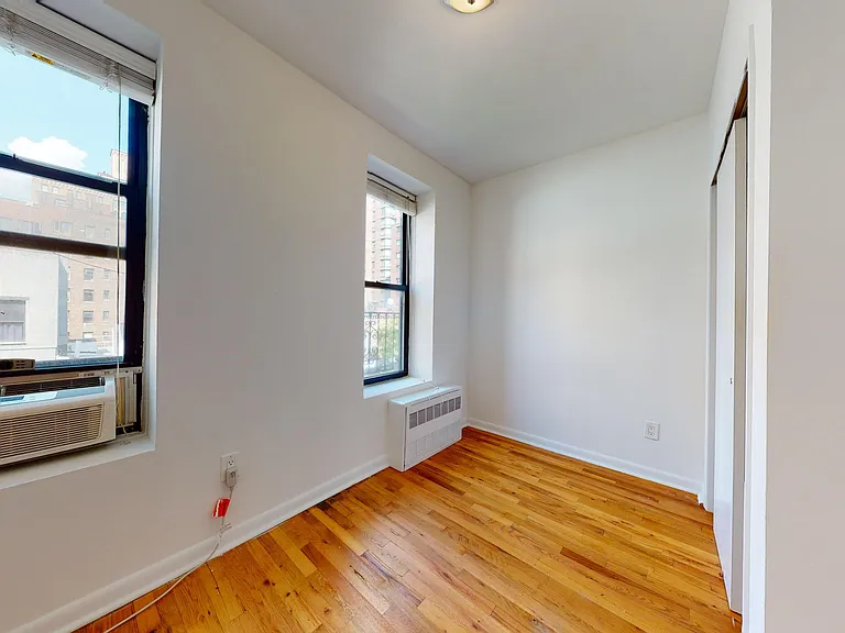 334 E 78th St #10 — Photo 4