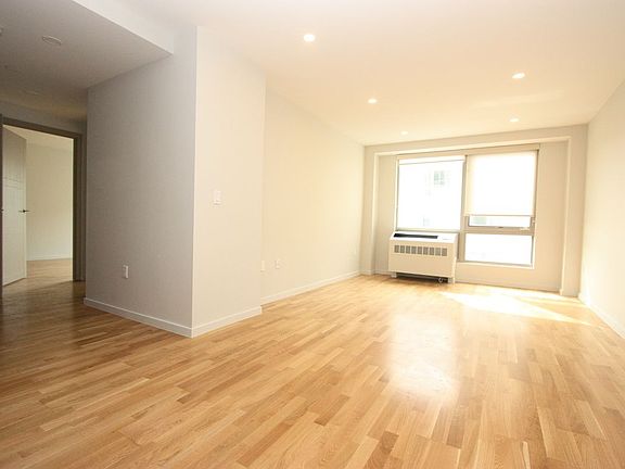 3rd image of 482 Franklin Ave #5N
