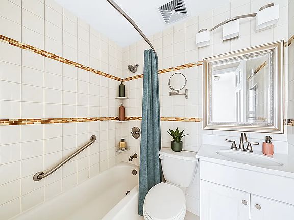 5th image of 200 W 96th St Unit 4EE