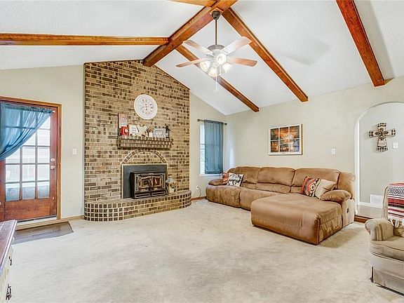 4th image of 2113 Pebblecreek Dr
